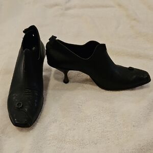Cydwoq Black Leather Women's Kitten Heel Shoes Sz 7